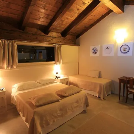Della Ceramica ホテル Villanova Mondovì
